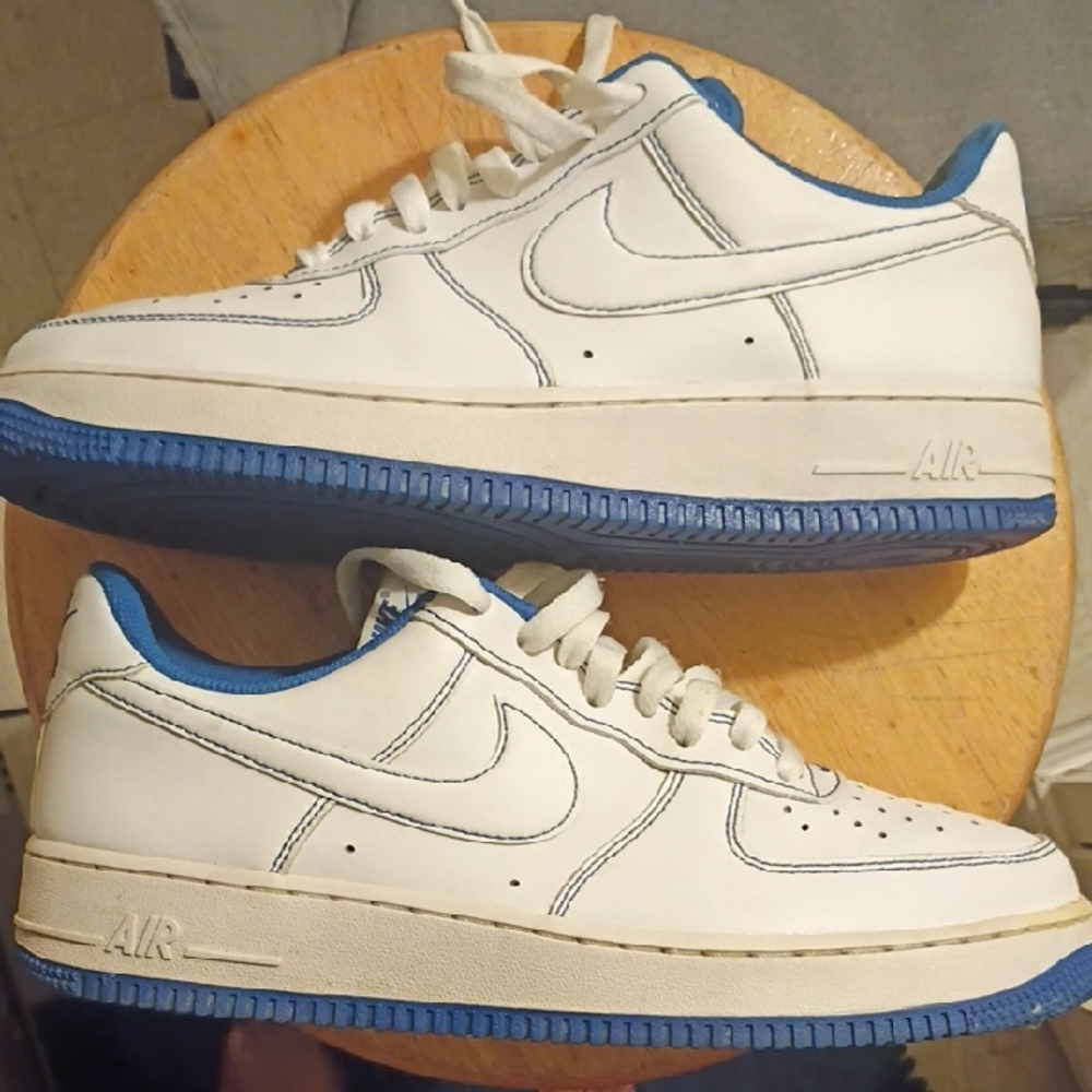 ❤️‍🔥Todays Special❤️‍🔥Nike White and Blue Sneakers